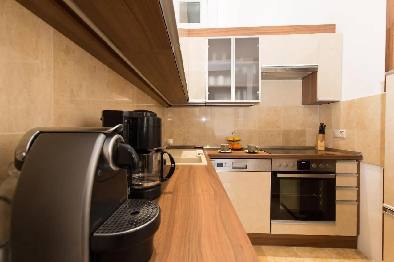 Elegant Apartment With Buda Castle View Budapest 0*,
