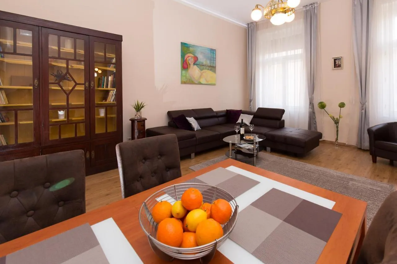 Elegant Apartment With Buda Castle View Budapest
