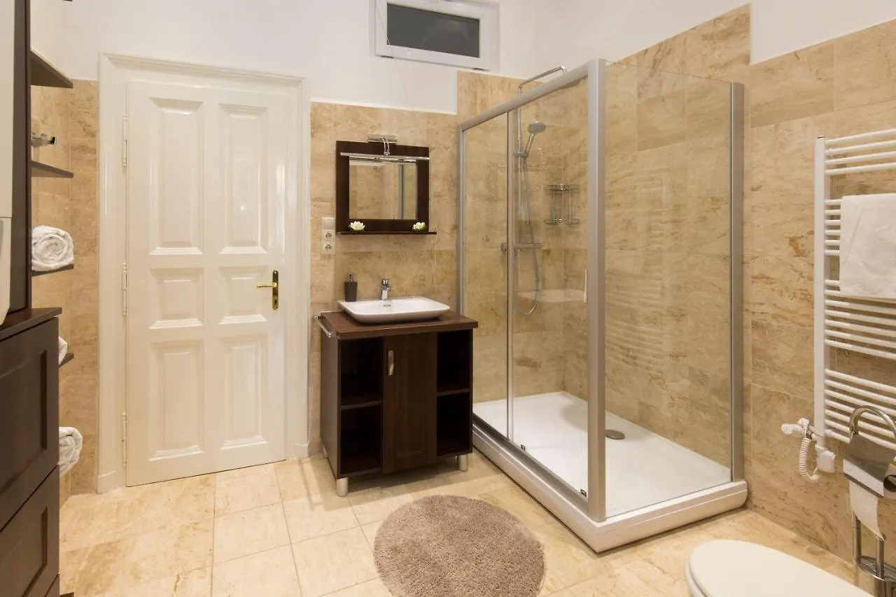 Elegant Apartment With Buda Castle View Budapest 0*,