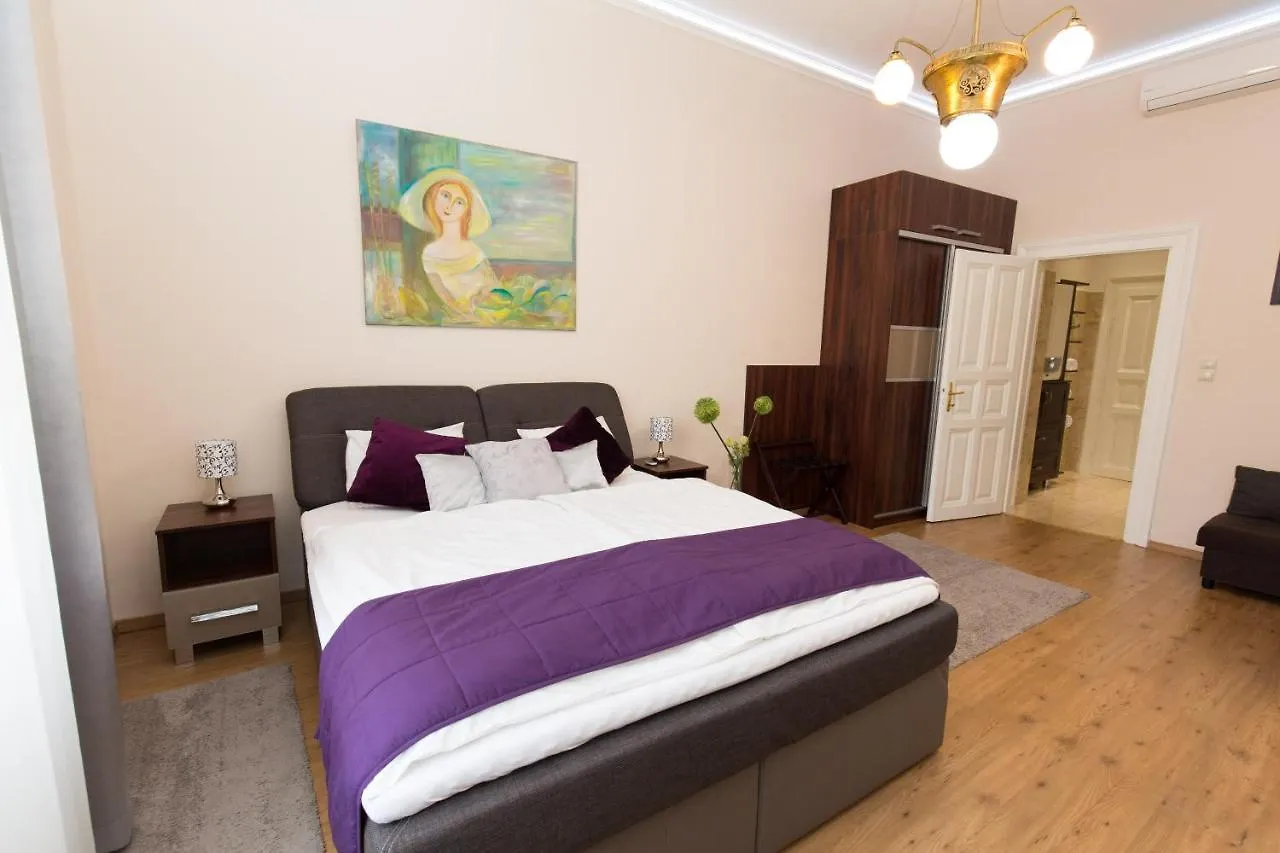 Elegant Apartment With Buda Castle View Budapest